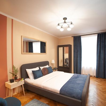 Romantic Suite, 3Mins To Rynok Square Λβιβ Εξωτερικό φωτογραφία