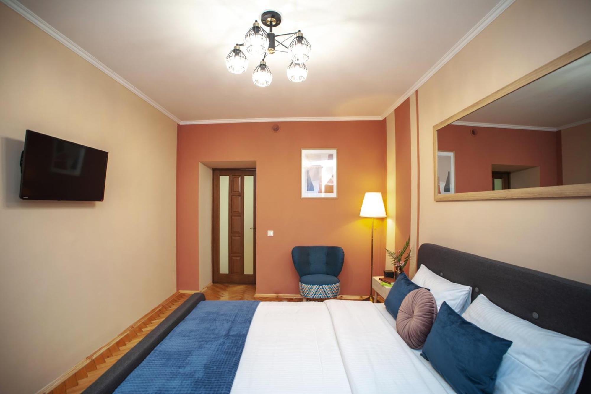 Romantic Suite, 3Mins To Rynok Square Λβιβ Εξωτερικό φωτογραφία