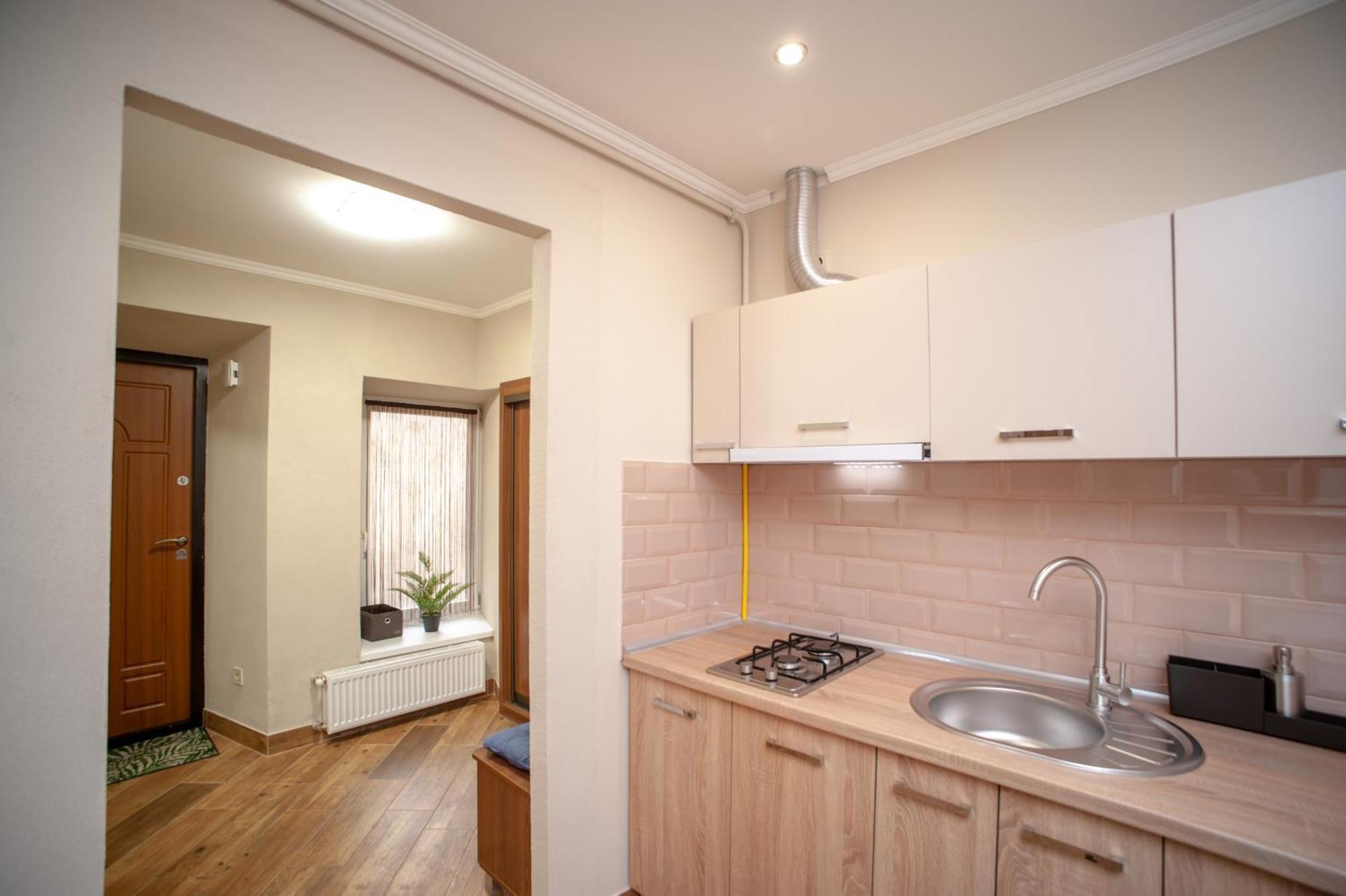 Romantic Suite, 3Mins To Rynok Square Λβιβ Εξωτερικό φωτογραφία